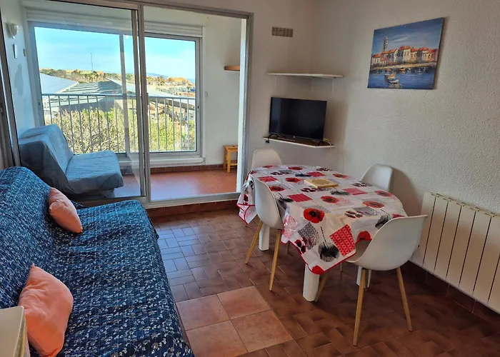 Acropole, 4 Personnes Au Pied De La * Agde