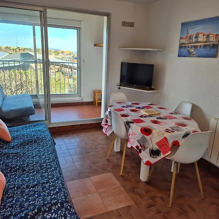 Acropole, 4 Personnes Au Pied De La * Agde